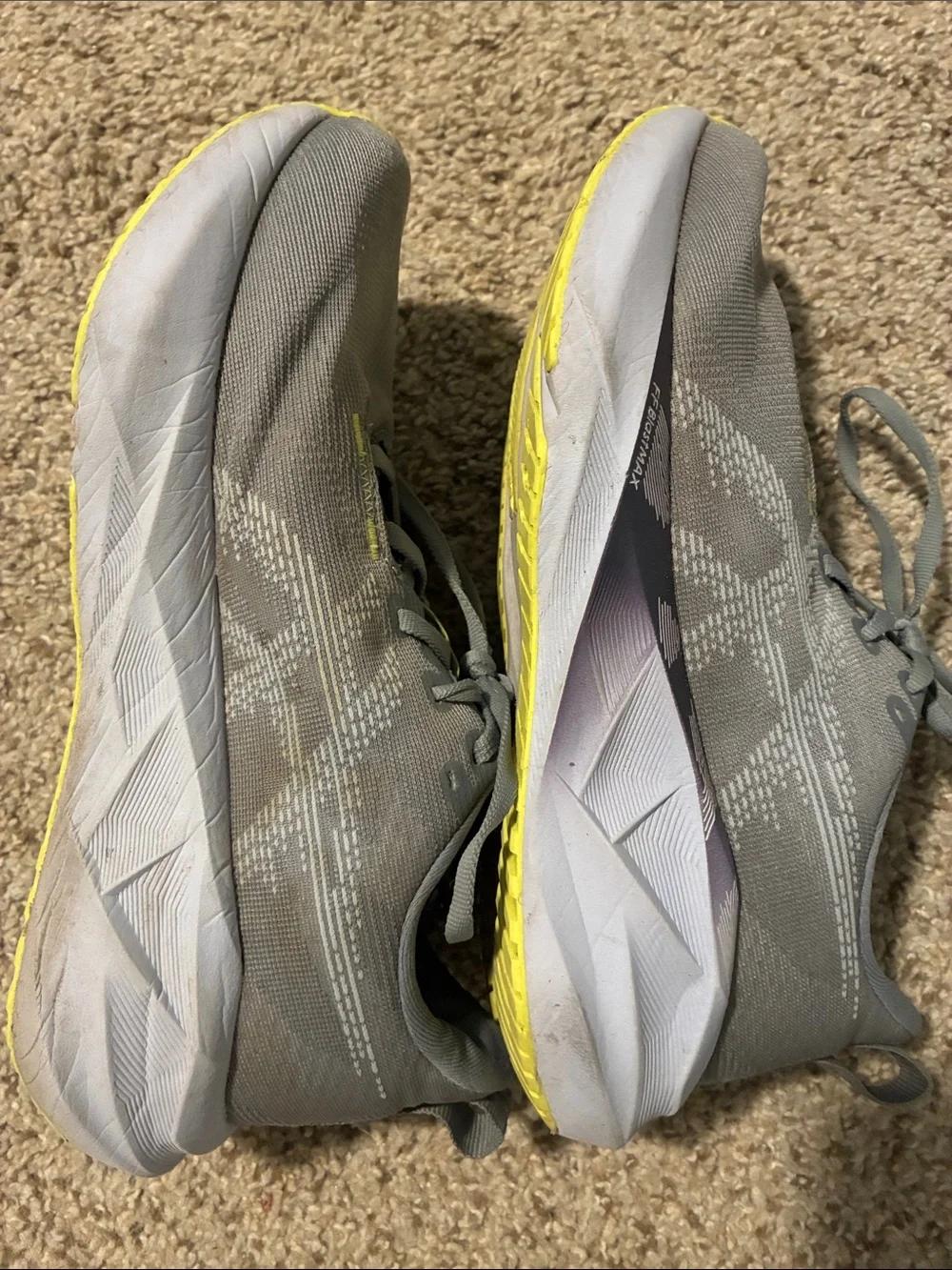 ASICS Novablast 5 Women’s Sz8
